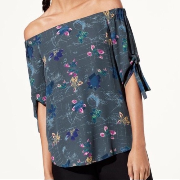 Babaton Tops - 🌸Aritzia Babaton Malik Off the Shoulder Shirt SzS